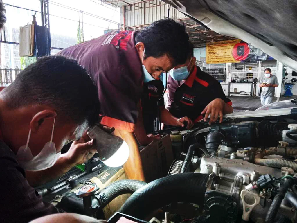 service rutin mobil di bengkel sehat